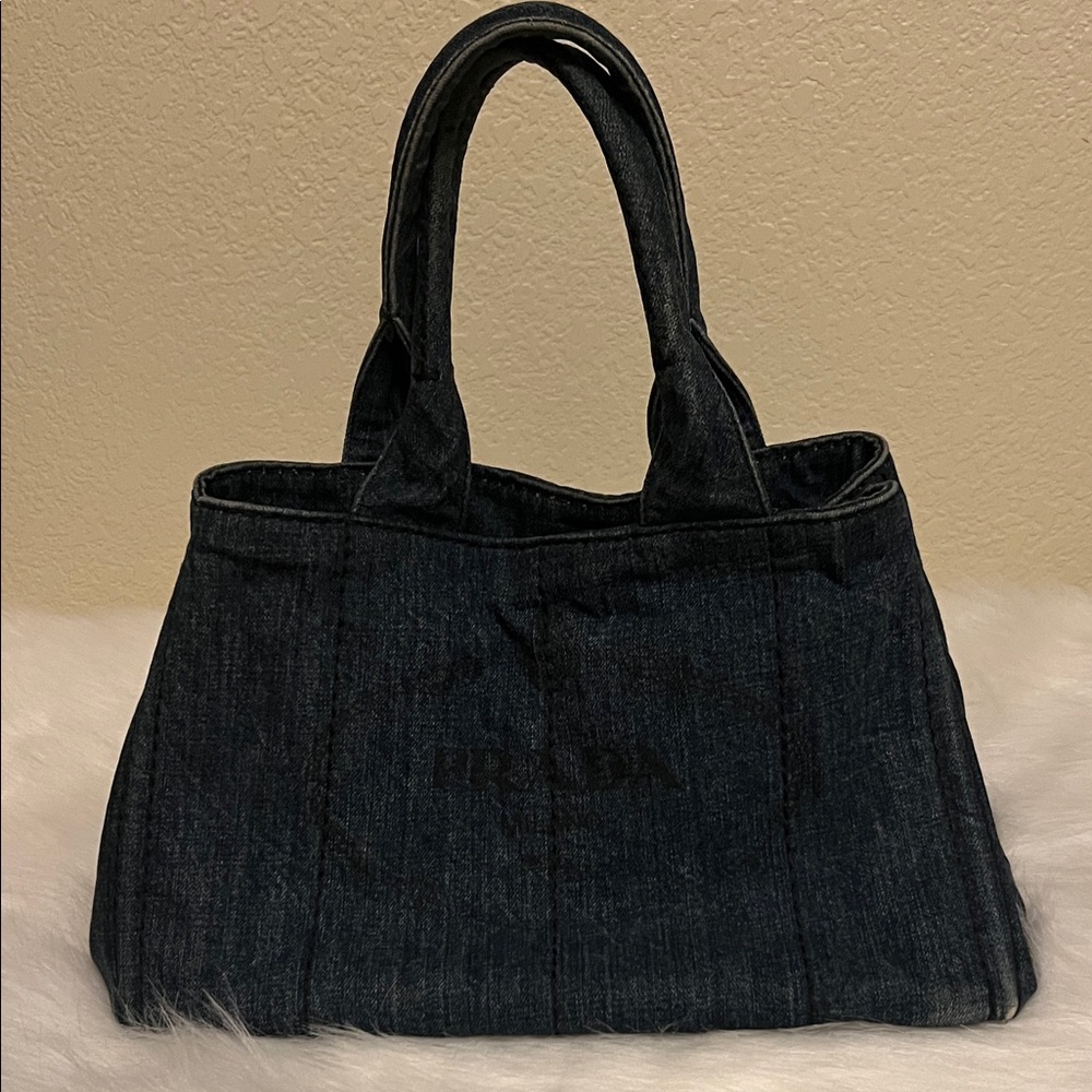 Prada canapa
